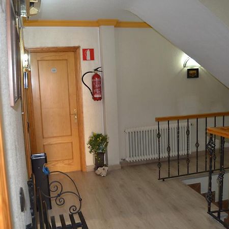 Hostal Don Juan I Αλκαλά ντε Ενάρες Εξωτερικό φωτογραφία