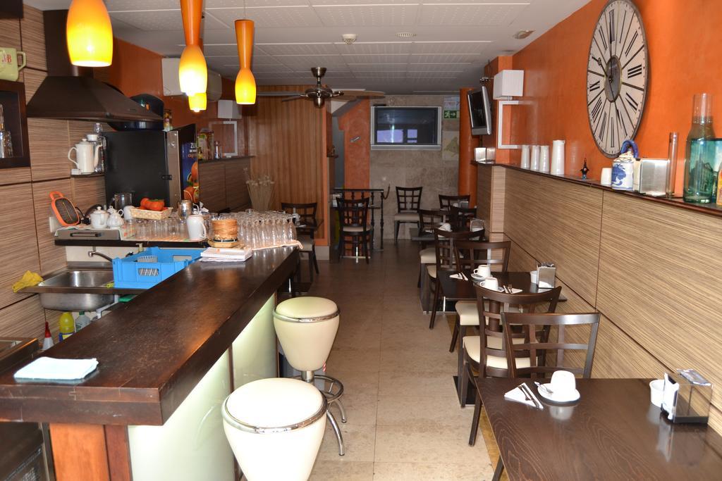 Hostal Don Juan I Αλκαλά ντε Ενάρες Εξωτερικό φωτογραφία