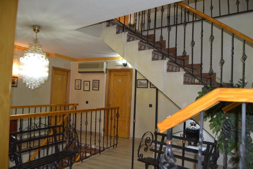 Hostal Don Juan I Αλκαλά ντε Ενάρες Εξωτερικό φωτογραφία