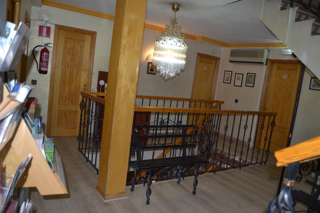 Hostal Don Juan I Αλκαλά ντε Ενάρες Εξωτερικό φωτογραφία