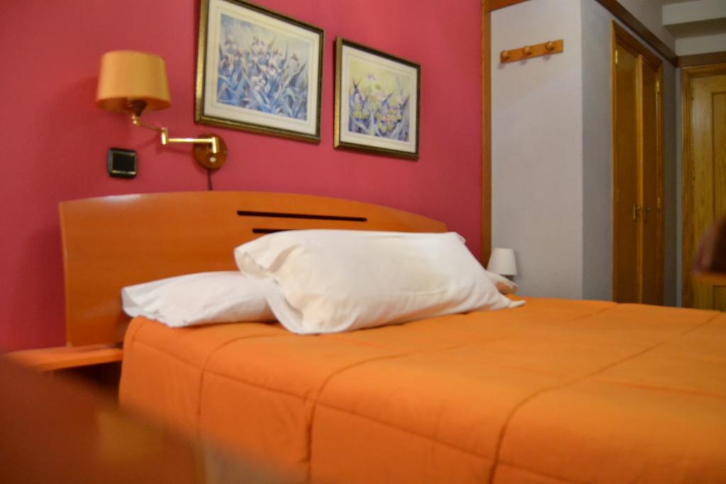 Hostal Don Juan I Αλκαλά ντε Ενάρες Εξωτερικό φωτογραφία
