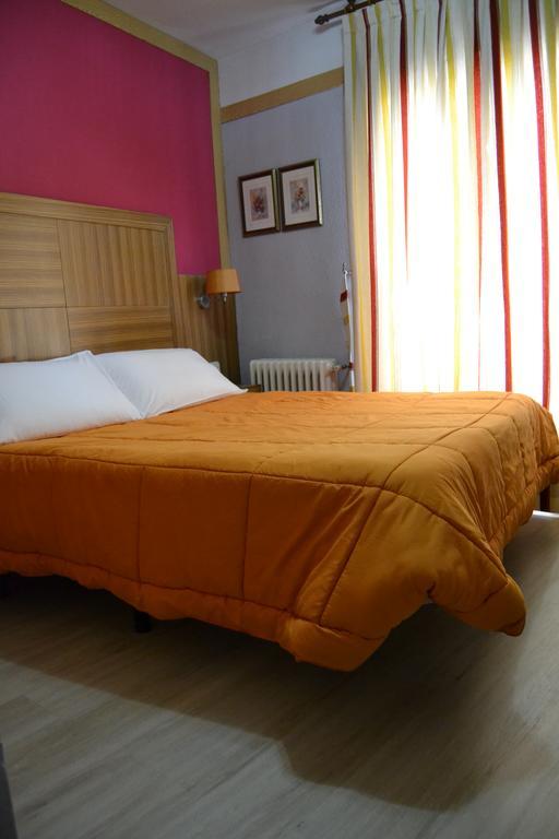 Hostal Don Juan I Αλκαλά ντε Ενάρες Εξωτερικό φωτογραφία