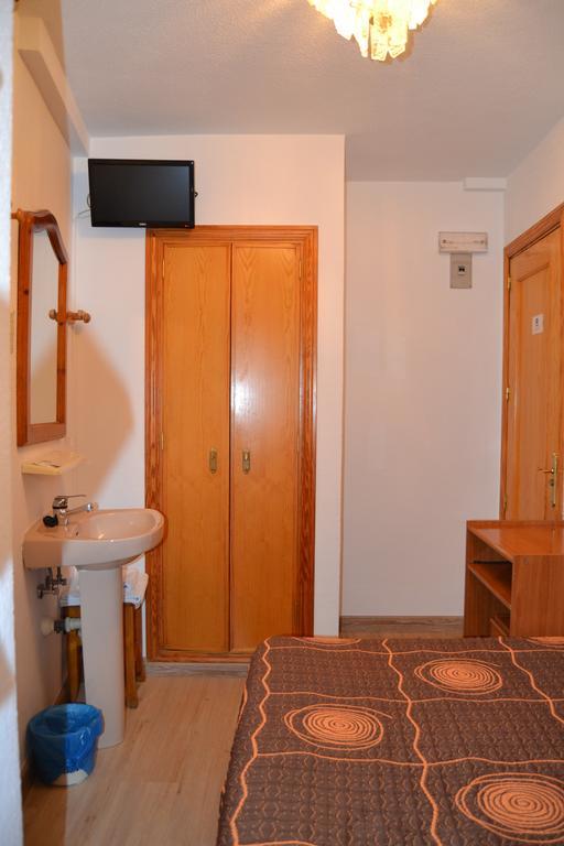 Hostal Don Juan I Αλκαλά ντε Ενάρες Εξωτερικό φωτογραφία