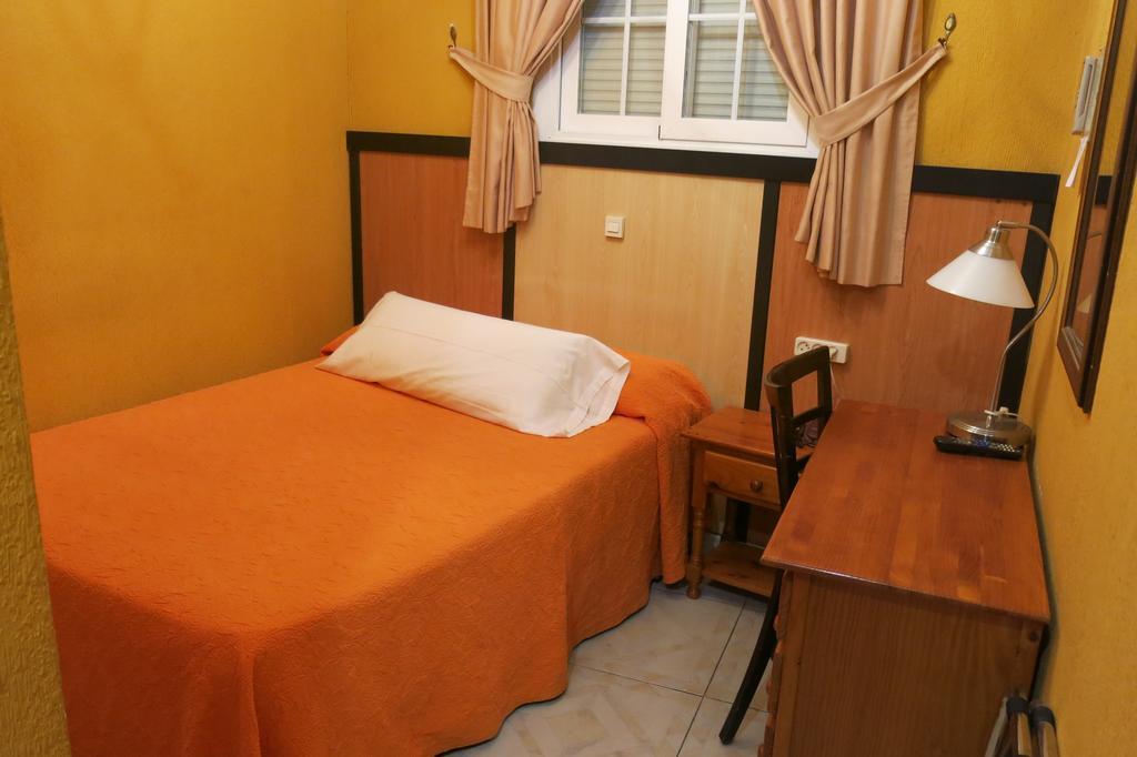 Hostal Don Juan I Αλκαλά ντε Ενάρες Εξωτερικό φωτογραφία