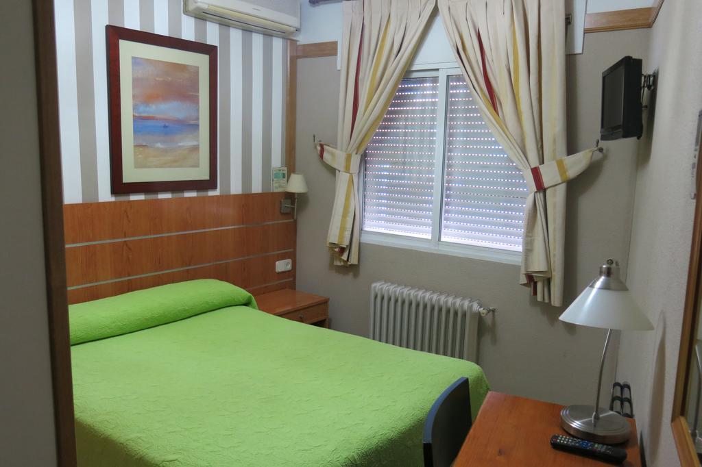 Hostal Don Juan I Αλκαλά ντε Ενάρες Εξωτερικό φωτογραφία